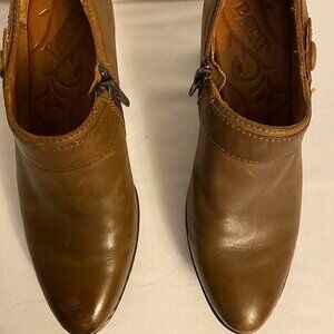 Born Calixta Womens Brown Leather Zip Booties Size 7.5/38.5